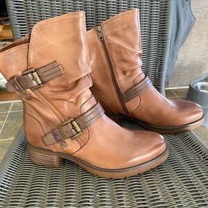 Brand new Earth leather boots 9.5